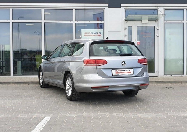 Volkswagen Passat cena 77900 przebieg: 137416, rok produkcji 2018 z Bieżuń małe 379